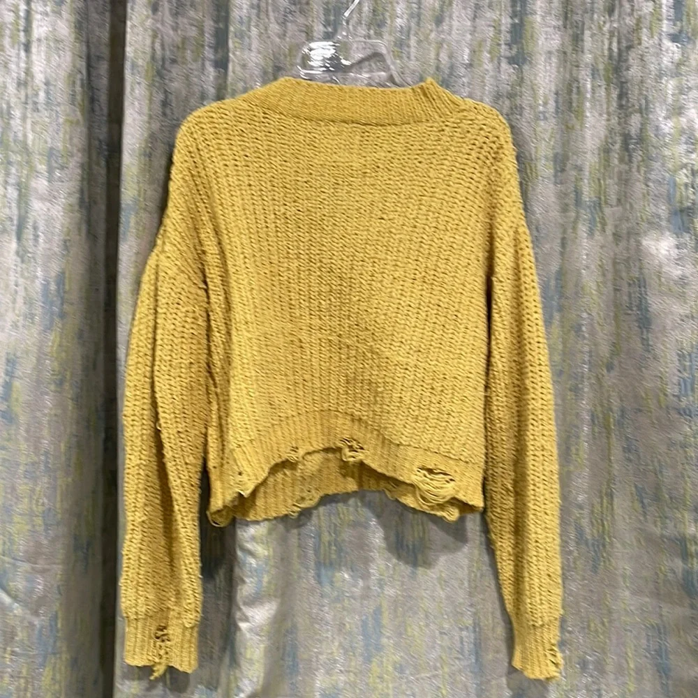 Le Lis Collection yellow distressed oversized cropped sweater. Size small. - Picture 3 of 6